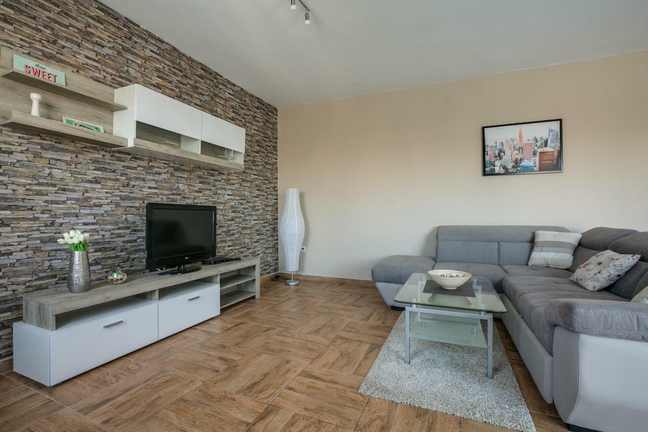 Apartment Lisa + Free Bikes Pula Exterior foto